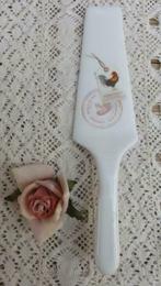 Franse wit porseleinen taartschep met haan , au bon marche, Maison & Meubles, -, Comme neuf, Autres types, Autres styles