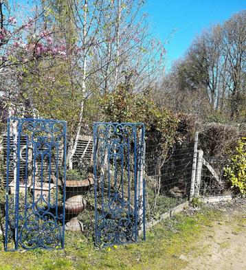 2 stevige smeedijzeren portieken beschikbaar voor biedingen
