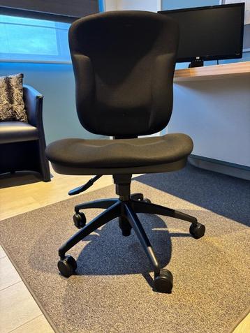 Bureaustoelen beschikbaar voor biedingen