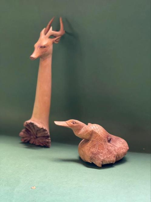 Handgesneden houten beeldjes – hert en vogel, Antiek en Kunst, Kunst | Beelden en Houtsnijwerken, Ophalen of Verzenden
