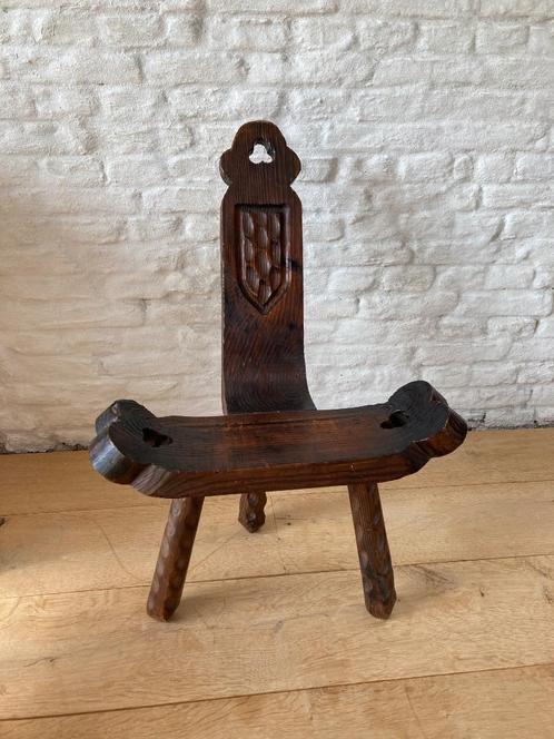 Brutalist Spaans krukje /  stoel - vintage - retro, Antiquités & Art, Antiquités | Meubles | Chaises & Canapés, Enlèvement ou Envoi