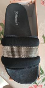 Mules/claquettes plates avec une bride large. Nouvelles, Neuf, Enlèvement, Noir, Sandales et Mûles