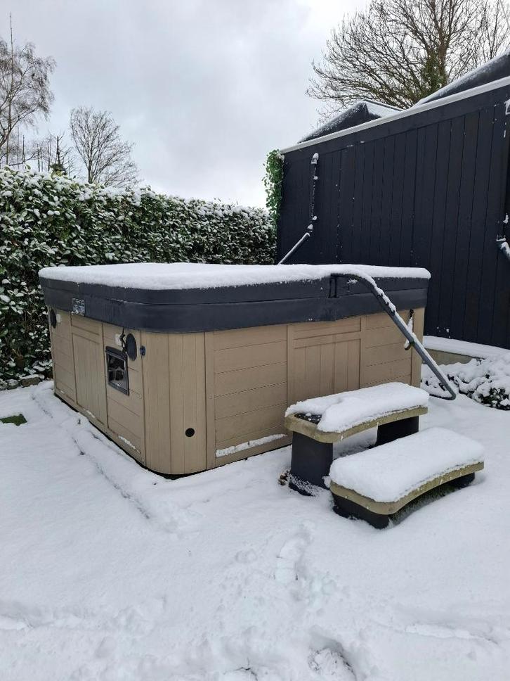 Jacuzzi DOVE CANYON : VAN ARTESIAN SPAS PLATINUM ELITE CLASS, Tuin en Terras, Bubbelbaden en Hottubs, Gebruikt, Vast, Afdekzeil