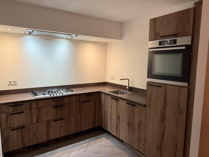 Nette Complete Hoekkeuken + Apparatuur Bosch + GEDEMONTEERD, Huis en Inrichting, Keuken | Complete keukens, Zo goed als nieuw