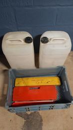 2 grands jerricans et 3 triangles de signalisation, Vélos & Vélomoteurs, Enlèvement