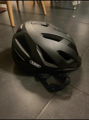 Abus helm XL als nieuw  beschikbaar voor biedingen