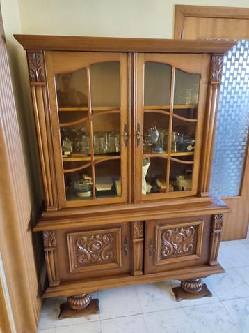 Buffet en bois vitrine armoire pour salon disponible aux enchères