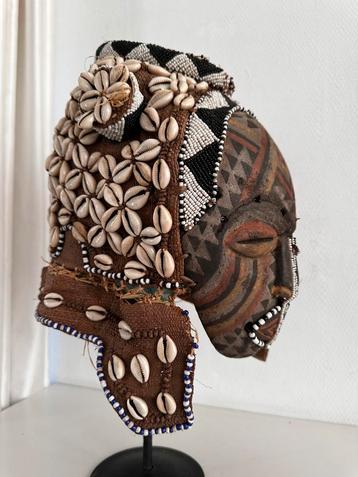 Masque de roi Kuba Ngaadi Amwaash Art africain vers 1950