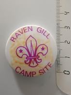 UK Scouting Raven Gill Camp Site Metal Pin Badge, Verzamelen, Scouting, Verzenden, Gebruikt, Embleem, Speld of Insigne