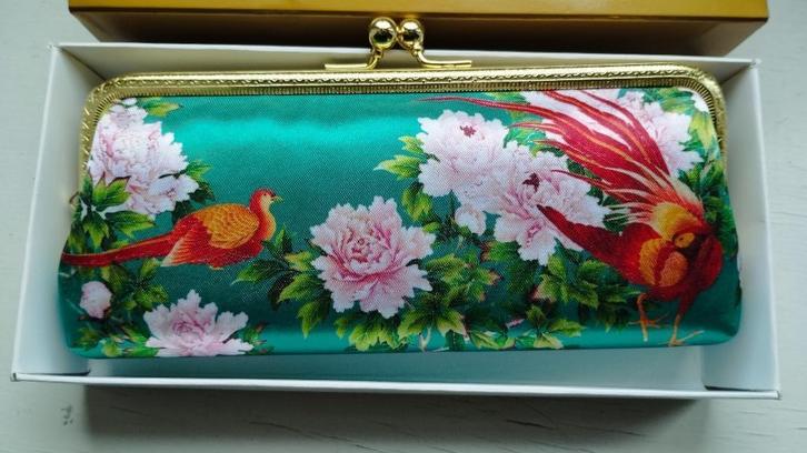 Etui à lunettes "Castiglione" National Palace Museum Taipei, Bijoux, Sacs & Beauté, Lunettes de Soleil & Lunettes | Femmes, Neuf