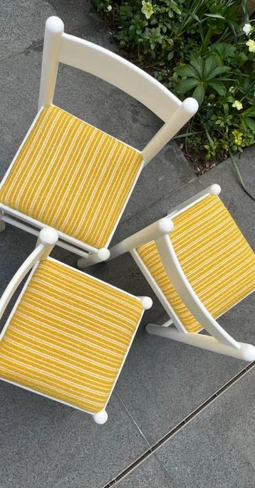 3 stoelen beschikbaar voor biedingen