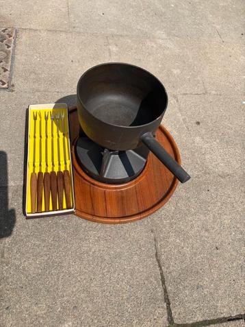 Digsmed castirone fondueset met lazy susan plateau beschikbaar voor biedingen