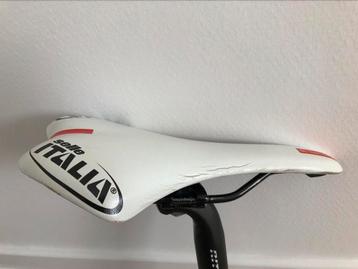 Fietszadel & zadelpen beschikbaar voor biedingen