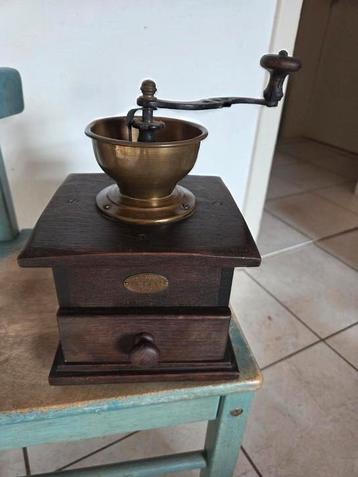 Antieke koffiemolen E.D.V. beschikbaar voor biedingen