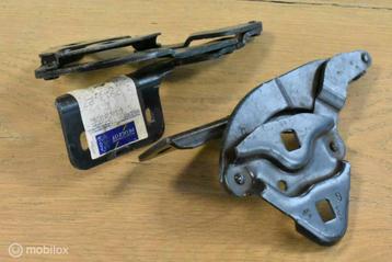 NOS Set motorkapscharnieren Peugeot 106 ('91-'04) 791327 disponible aux enchères