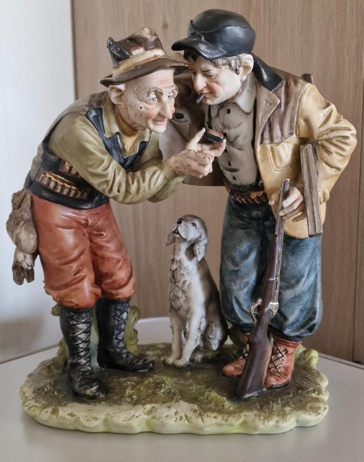 Porseleinen beeld jagers met hond – Pucci – 25 cm, Antiek en Kunst, Curiosa en Brocante, Ophalen