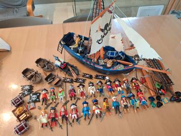 Boot met 22 zeelieden (piraten en andere) beschikbaar voor biedingen
