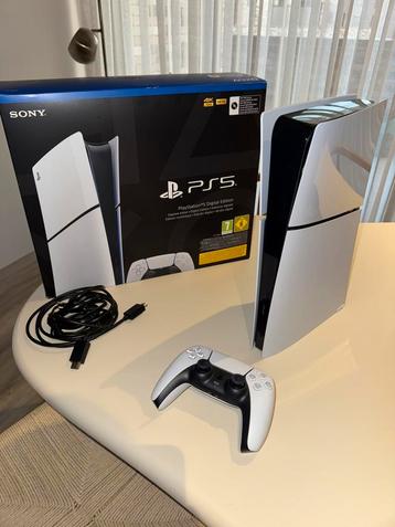 PS5 Digital 1TB + controller (9 maanden oud) weinig gebruikt beschikbaar voor biedingen