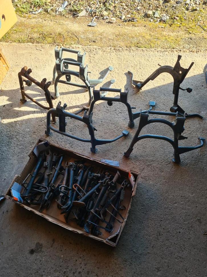 Trottinette centrale et latérale 50cc divers, tous modèles, Vélos & Vélomoteurs, Pièces de cyclomoteur | Général, Enlèvement ou Envoi