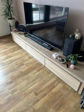 TV-meubel (240x50 cm) af te halen beschikbaar voor biedingen