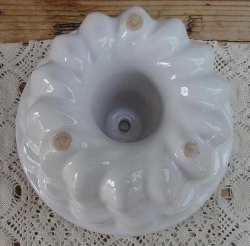 Witte keramieke puddingvorm, Huis en Inrichting, Keuken | Servies, Zo goed als nieuw, Overige typen, Effen, Ophalen of Verzenden