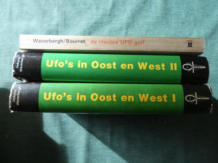UFO's in Oost en West - vliegende schotels, Livres, Politique & Société, Utilisé, Enlèvement ou Envoi