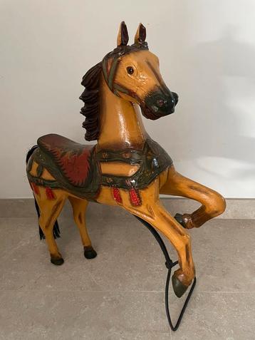 Grand carrousel en bois avec cheval sur châssis en métal, Enlèvement