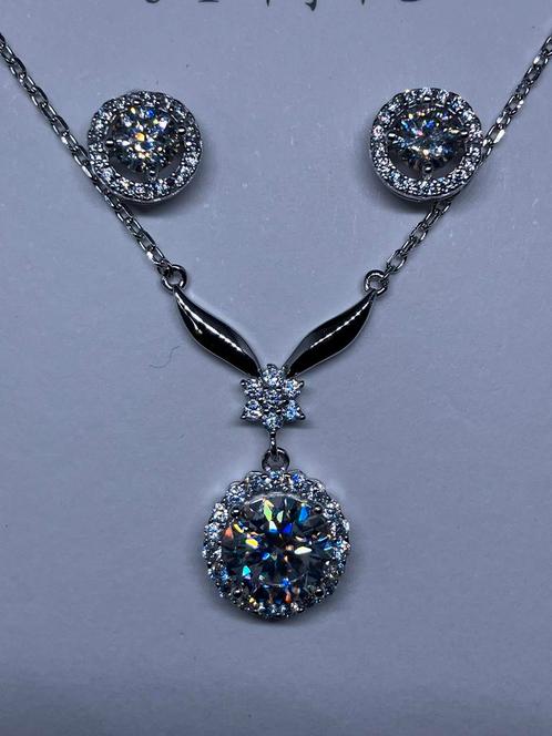 Zilveren set met echte moissaniet (lab-grown diamant), Handtassen en Accessoires, Kettingen, Nieuw, Zilver, Overige kleuren, Met edelsteen