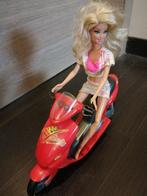 Barbie + scooter + helm, Ophalen of Verzenden, Zo goed als nieuw, Barbie