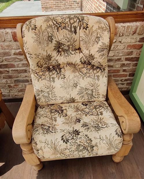 2 vintage, stoffen, eenzit zetels, eikenhouten omkadering, Antiek en Kunst, Antiek | Meubels | Stoelen en Sofa's, Ophalen