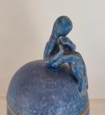 Dekselpotje met prachtig beeldje. Handgemaakt. Keramiek, Antiek en Kunst, Ophalen of Verzenden