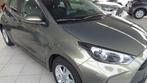 Toyota Yaris DYNAMIC HYBRIDE (bj 2024, automaat), Auto's, Automaat, Stof, Gebruikt, Zwart