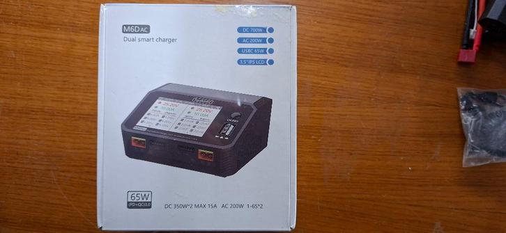 Oplader ToolkitRC M6DAC 6s 700W, Hobby en Vrije tijd, Modelbouw | Radiografisch | Auto's, Nieuw, Onderdeel, Ophalen of Verzenden