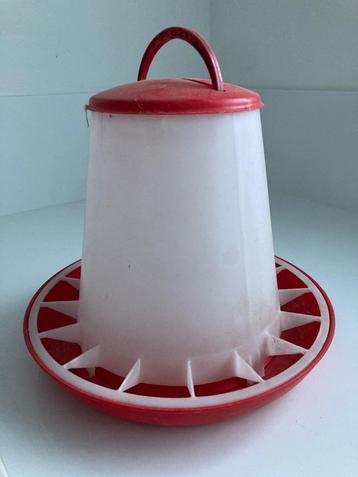 drinkbak voor kippen beschikbaar voor biedingen