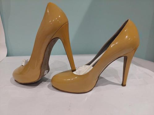 510C* Sergio ROSSI - sexy pumps van lakleer (38,5), Kleding | Dames, Schoenen, Gedragen, Pumps, Geel, Verzenden