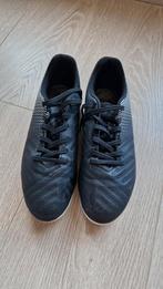 Voetbalschoenen maat 39 (plastieken tippen), Sport en Fitness, Voetbal, Ophalen, Zo goed als nieuw