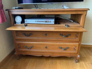 buffetkast omgebouwd tot tv meubel beschikbaar voor biedingen