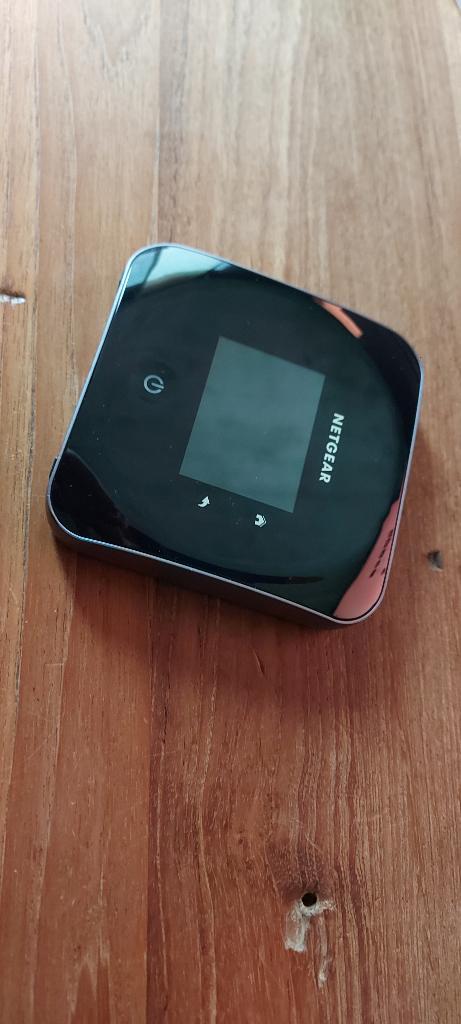 Modem Net gear MR2100, j'ai la fibre, je peux te vendre..., Computers en Software, Accesspoints, Zo goed als nieuw, Ophalen of Verzenden