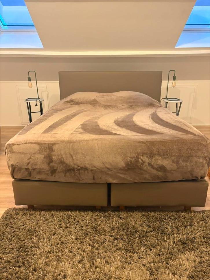 Bed, Huis en Inrichting, Slaapkamer | Boxsprings, Zo goed als nieuw, Ophalen