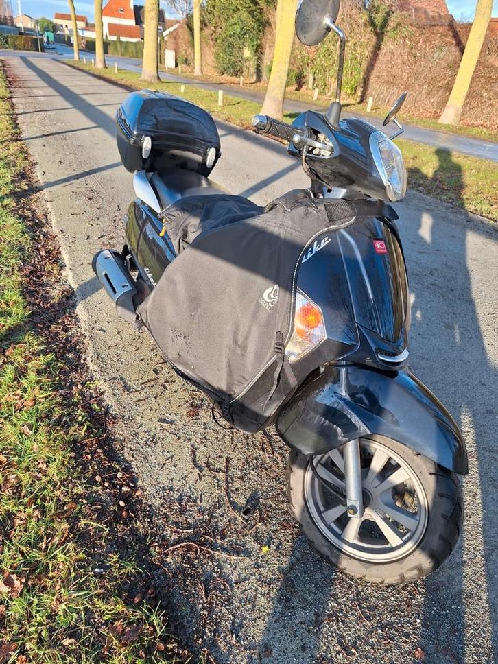 Kymco scooter 125cc., Motoren, Motoren | Overige merken, Scooter, 11 kW of minder, 4 cilinders, Ophalen