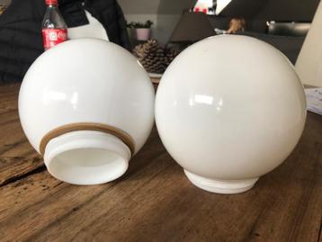 Witte glazen bollen voor plafond of wandlamp