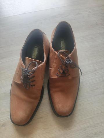 Verhoogde herenschoenen in suède (38) beschikbaar voor biedingen