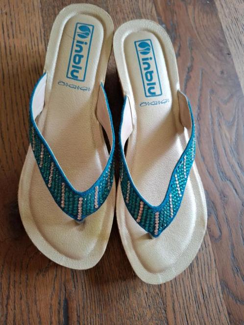 Inblu: nieuw blauw turquoise teenslippers, slippers maat 38, Kleding | Dames, Schoenen, Slippers, Blauw, Ophalen of Verzenden