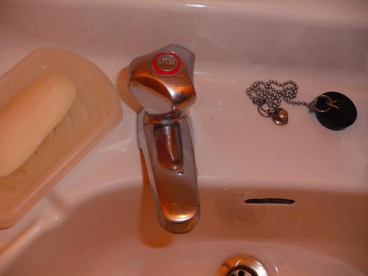 cherche robinet de salle de bain, Bricolage & Construction, Sanitaire, Utilisé, Robinet, Enlèvement