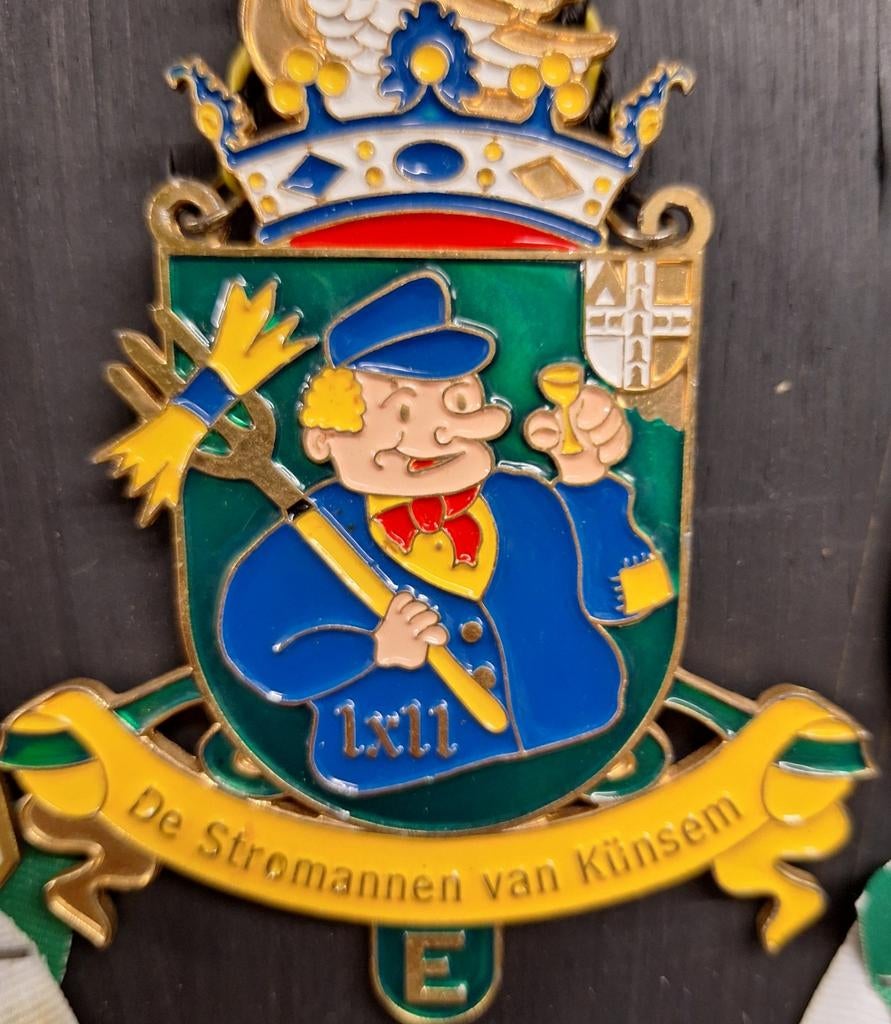 Carnaval, Collections, Broches, Pins & Badges, Enlèvement ou Envoi