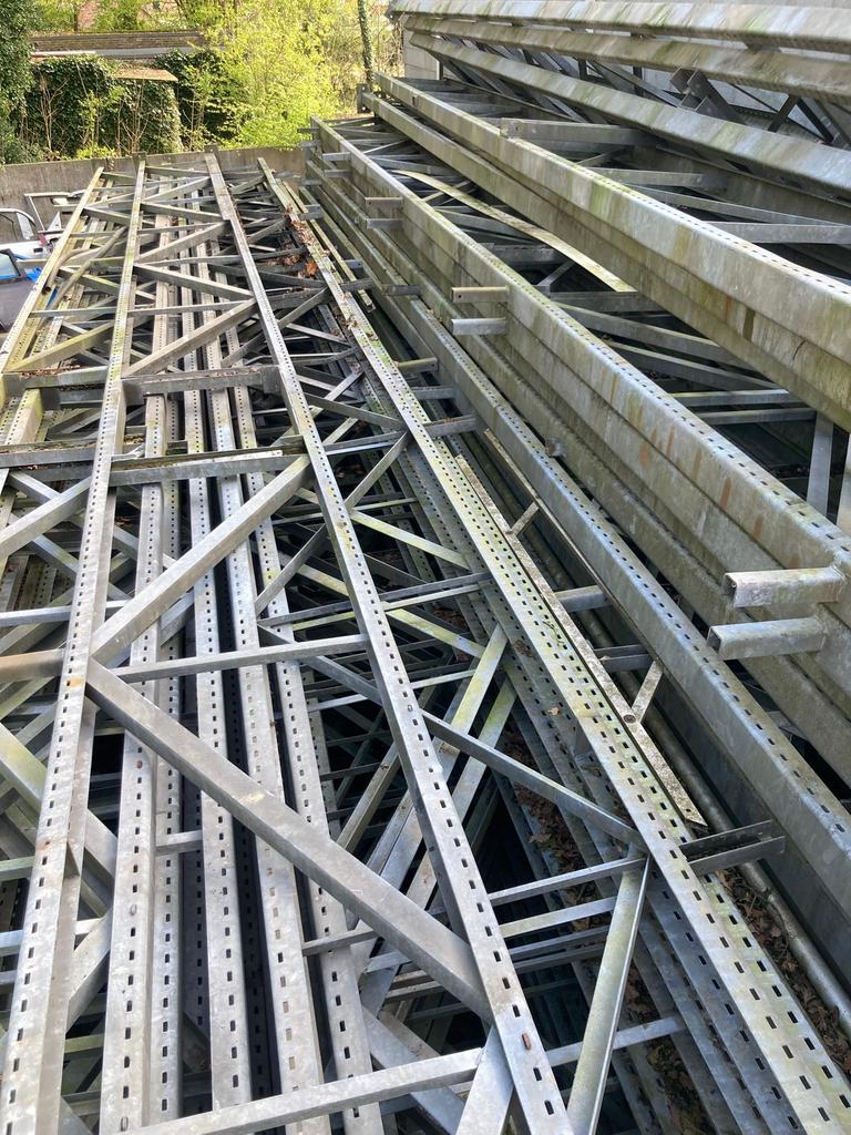 Metalen spanten, Ophalen