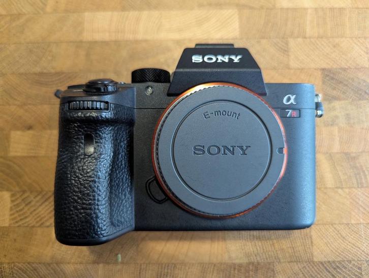 Sony A7R IIIA + 2 objectifs + accessoires, TV, Hi-fi & Vidéo, Appareils photo numériques, Utilisé, Sony, Enlèvement ou Envoi