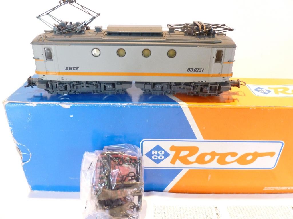 TRAINS HO, Enlèvement ou Envoi, Comme neuf, Roco, Courant continu