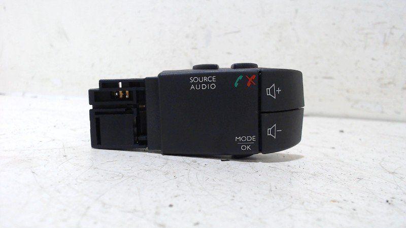 Radio bediening Renault Twingo, Ophalen of Verzenden, Van der Ven Autorecycling B.V., Onderdelen@venauto.nl, Ettenseweg 76, 4706 PB Roosendaal, The Netherlands