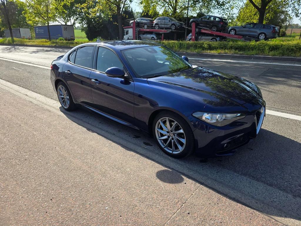 Alfa Romeo Giulia 2.2 JTDm Super AUT. 1EIG IN PERFECTE STA, Auto's, Automaat, 4 deurs, Gebruikt, 4 cilinders